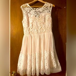 Soieblu Tulle Midi Dress Beige Lace Overlay size L Large Nude Ivory